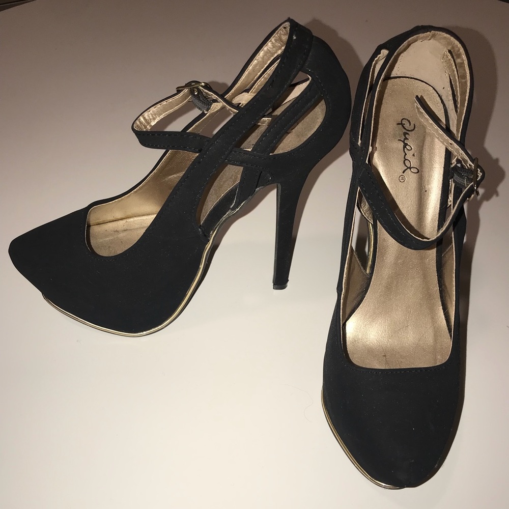 Fun Strappy black heels! Qupid size 7.5